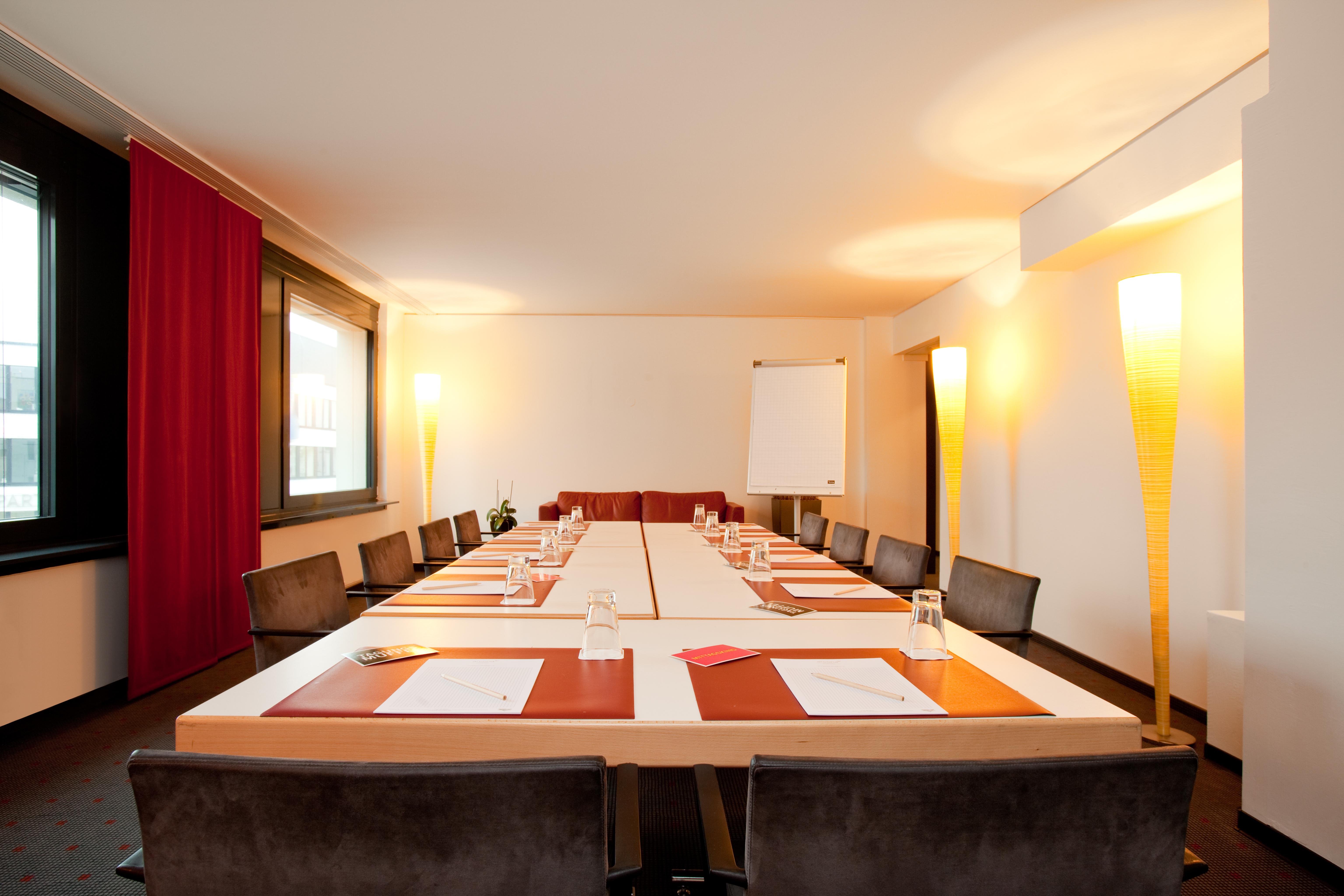 Vienna House Easy By Wyndham Stuttgart Hotel Екстериор снимка