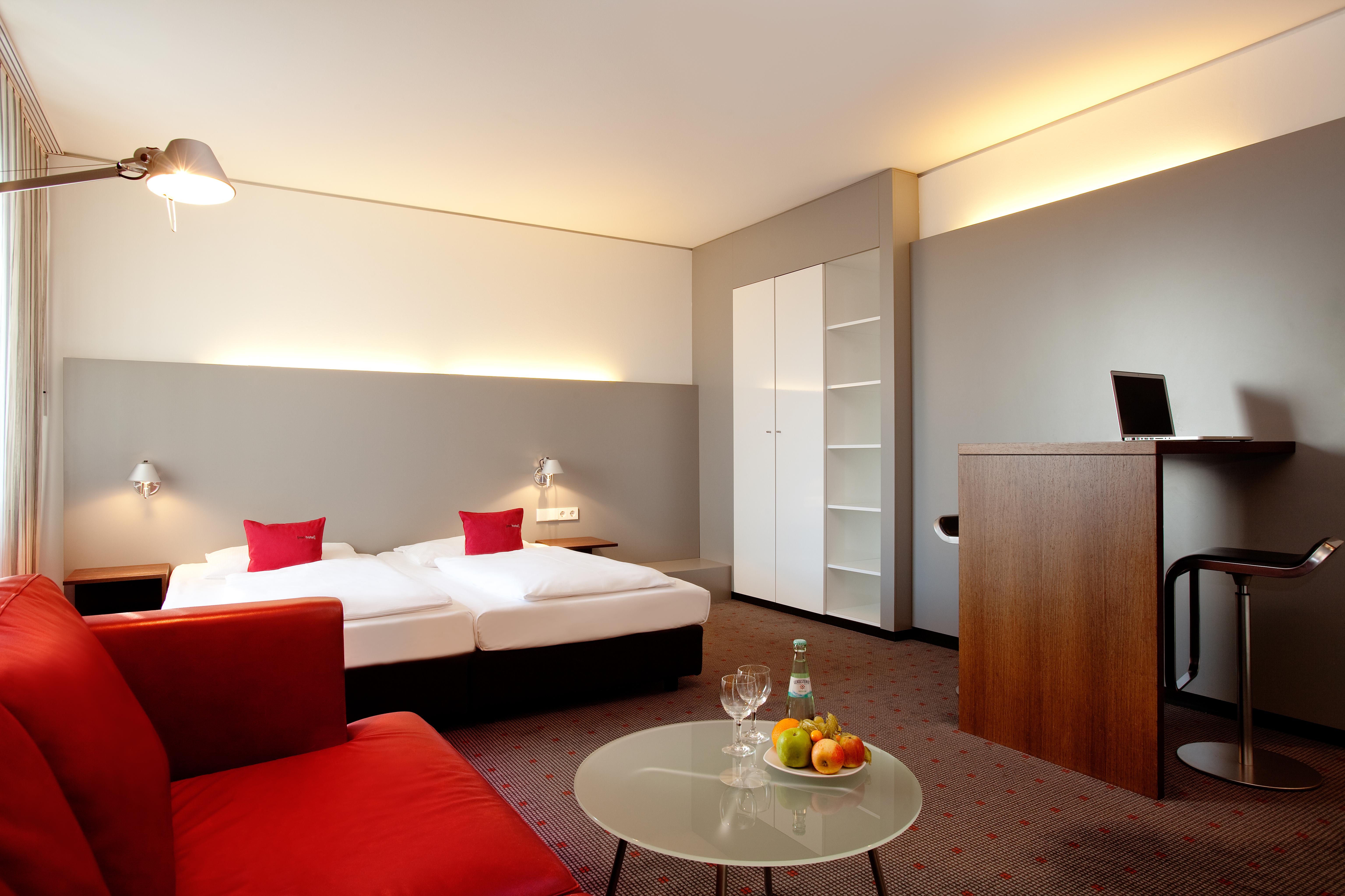 Vienna House Easy By Wyndham Stuttgart Hotel Екстериор снимка