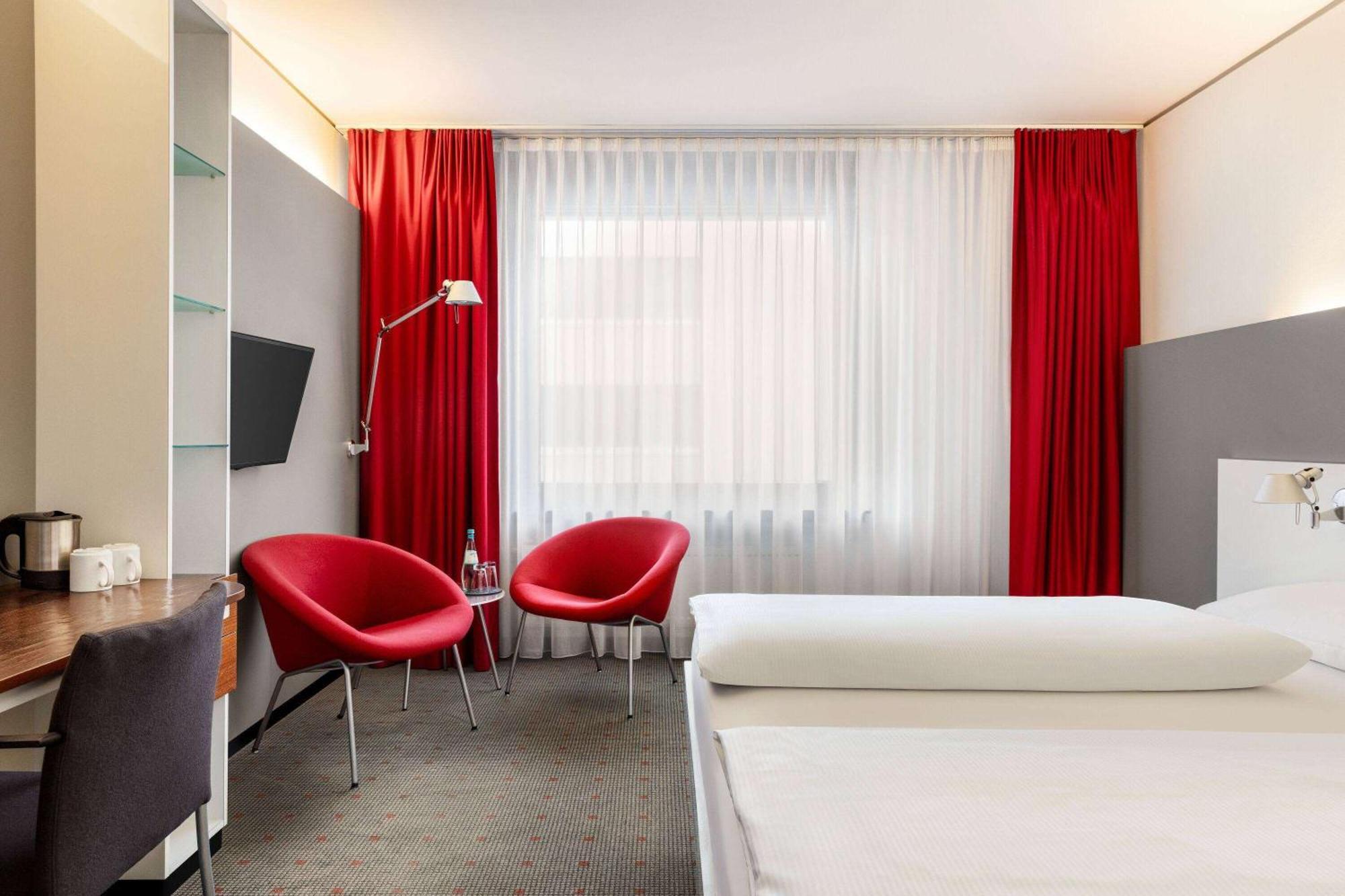 Vienna House Easy By Wyndham Stuttgart Hotel Екстериор снимка